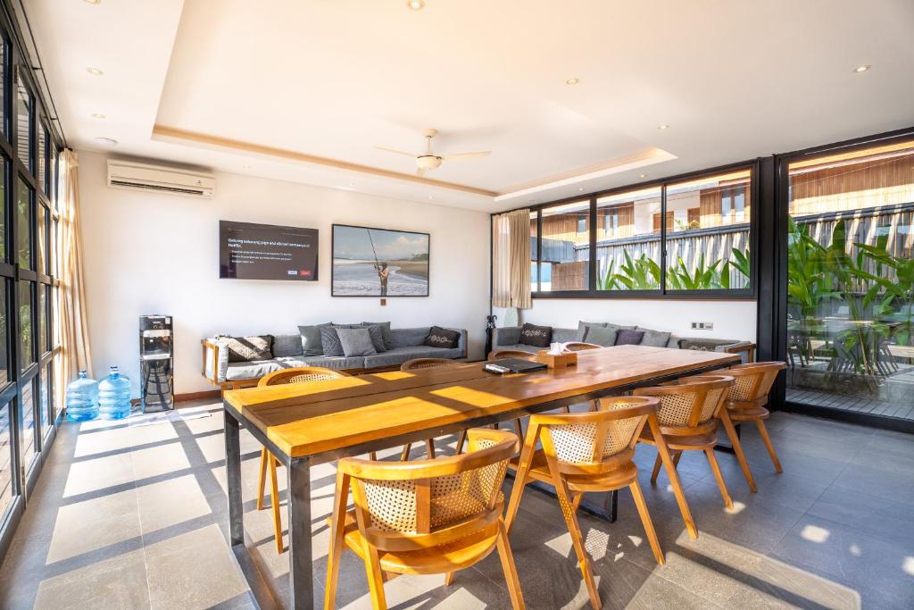 oasis villa dining room