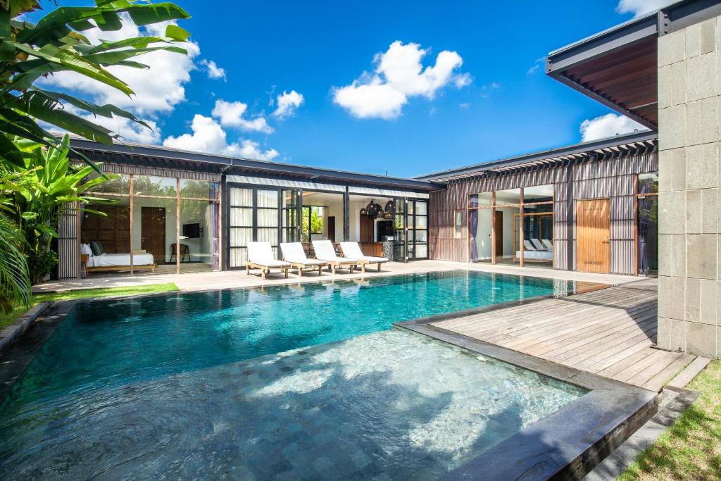 oasis villa poolside view