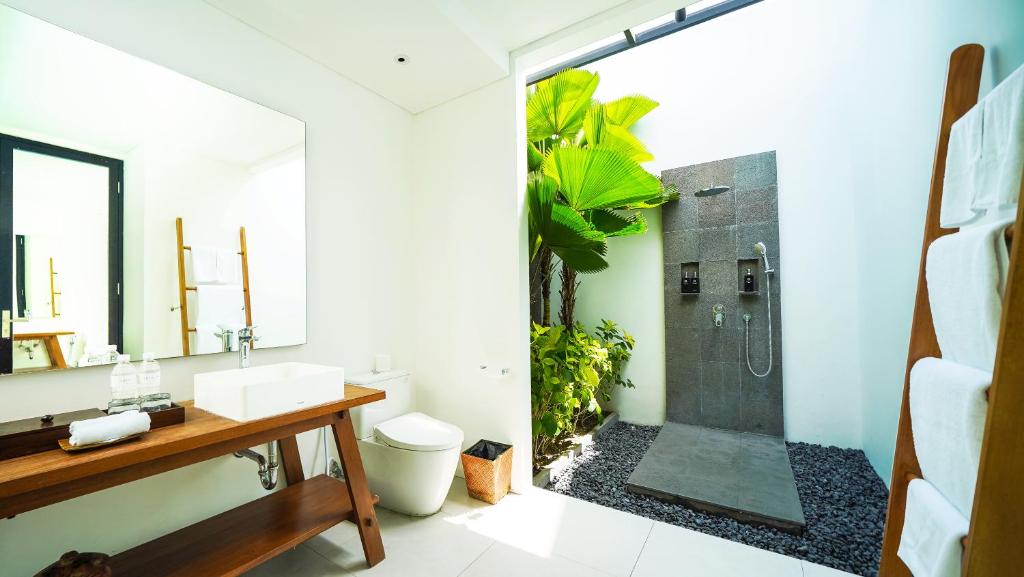 Shower with wash room at Abia Villas