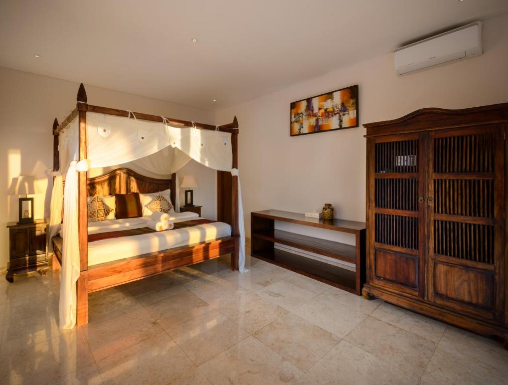 Long bed at Balangan Beach Villa