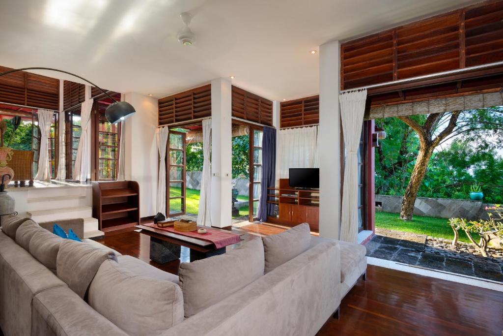 Living hall with TV at Canang Sari Uluwatu Villas Bali