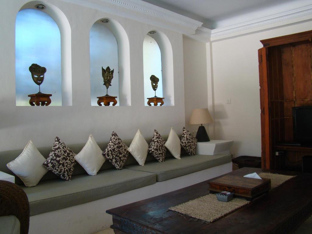 Sofa with sitting area at Villa Coco Bali