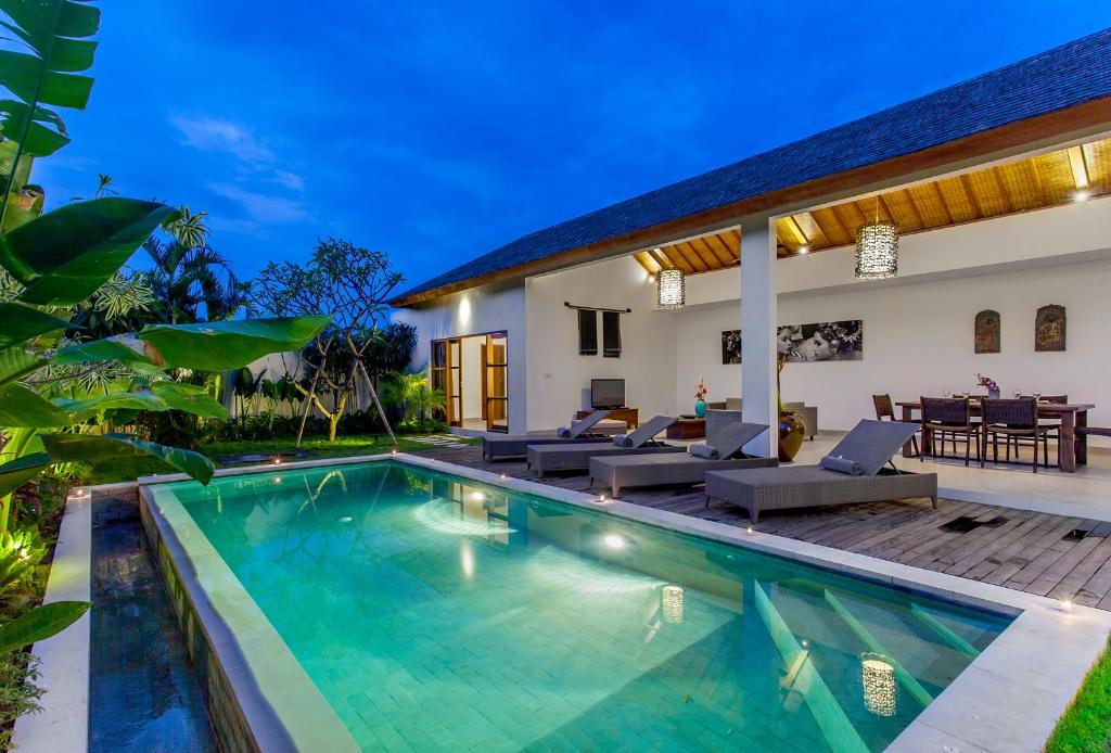 Swimming pool at Bracha Villas Bali