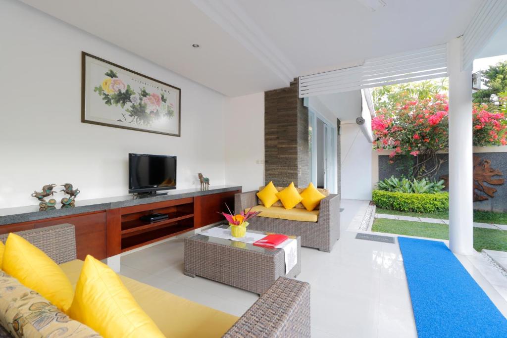 TV with Sofa at Heliconia Villa