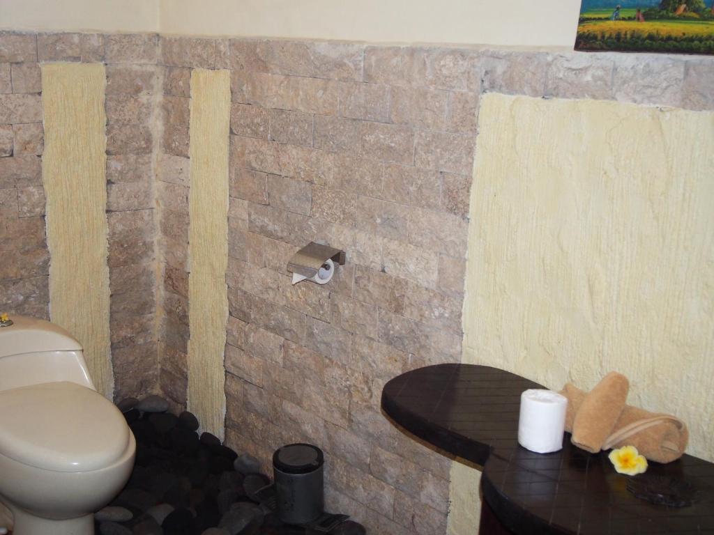 Bathroom with Towels/sheets at Junjungan Suite