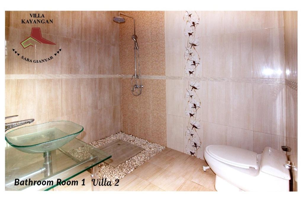 Shower with bathroom at Kayangan Villas Saba
