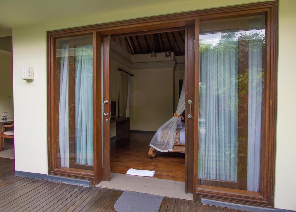 Bedroom with patio at Ladera Villa Ubud