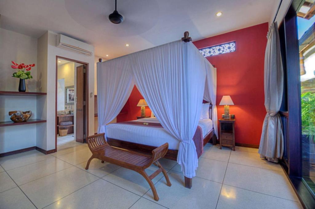 Bedroom with AC at Luxury Villa 