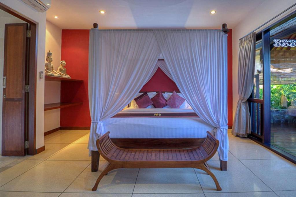 Bedroom with AC at Rent a Luxury Villa