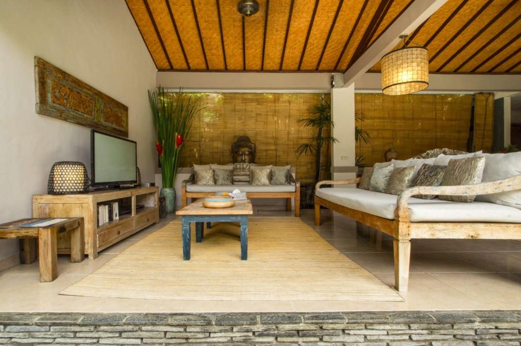 Sofa at Rent a Luxury Villa