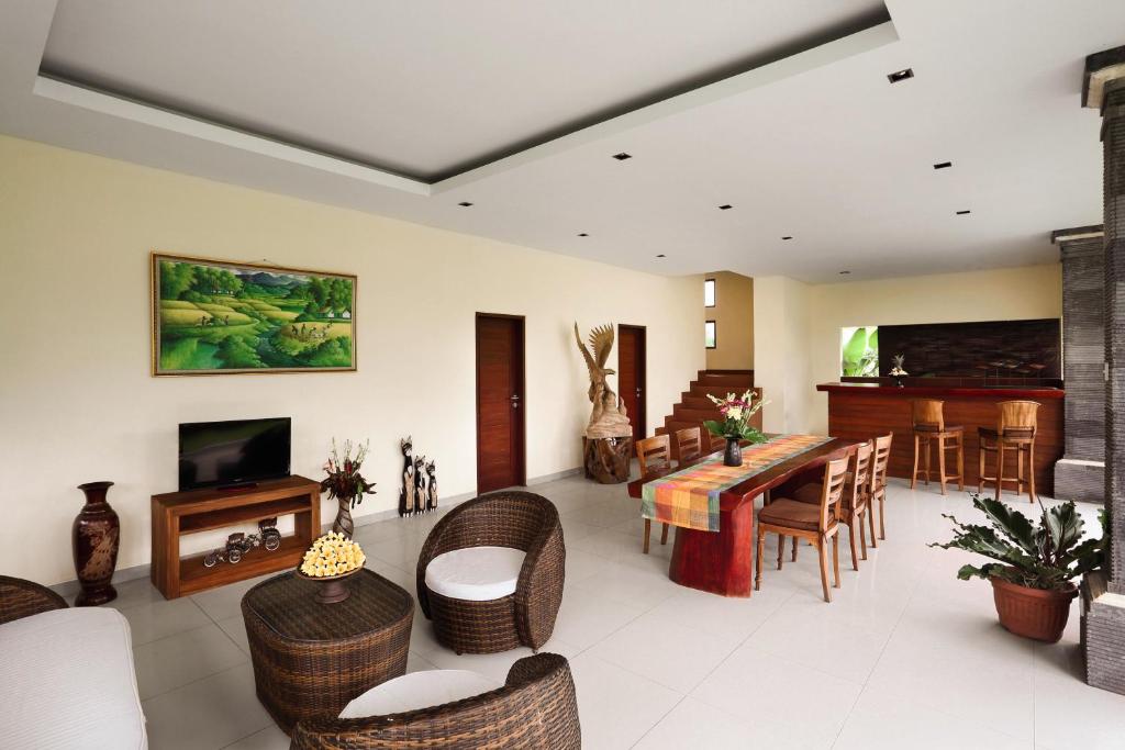 Living hall with TV at Meng Bengil Villa
