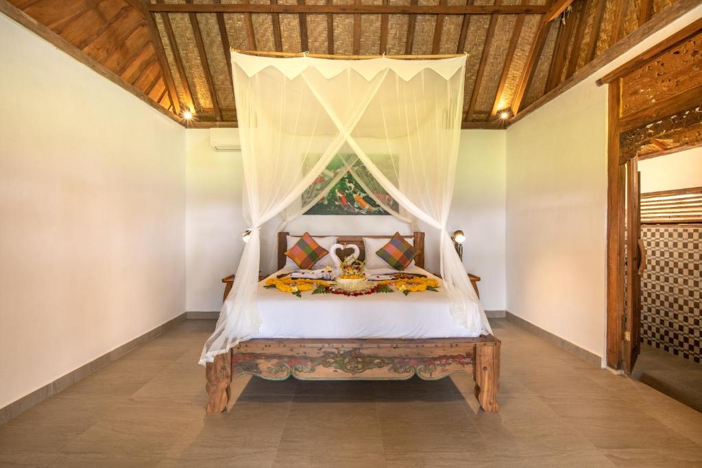 Bedroom at Nanang Antique Ubud Villa