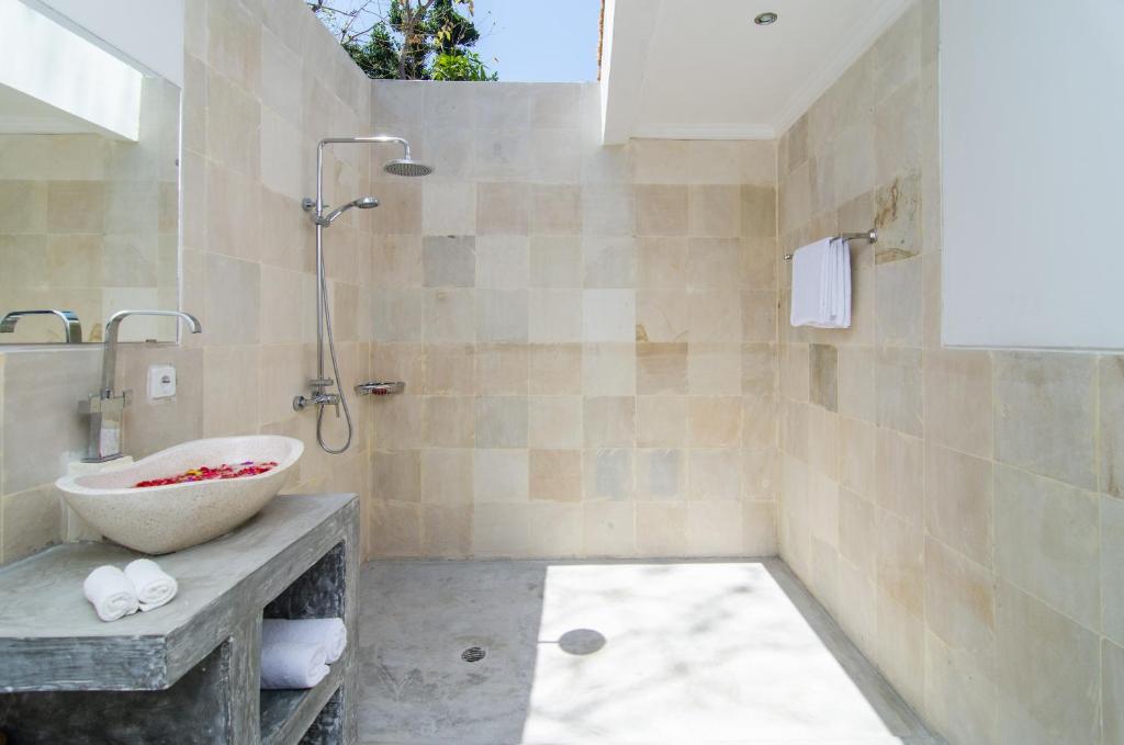 Shower at Sanglung Villas 