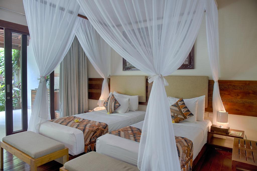 Twin bed at Santun Luxury Private Villas