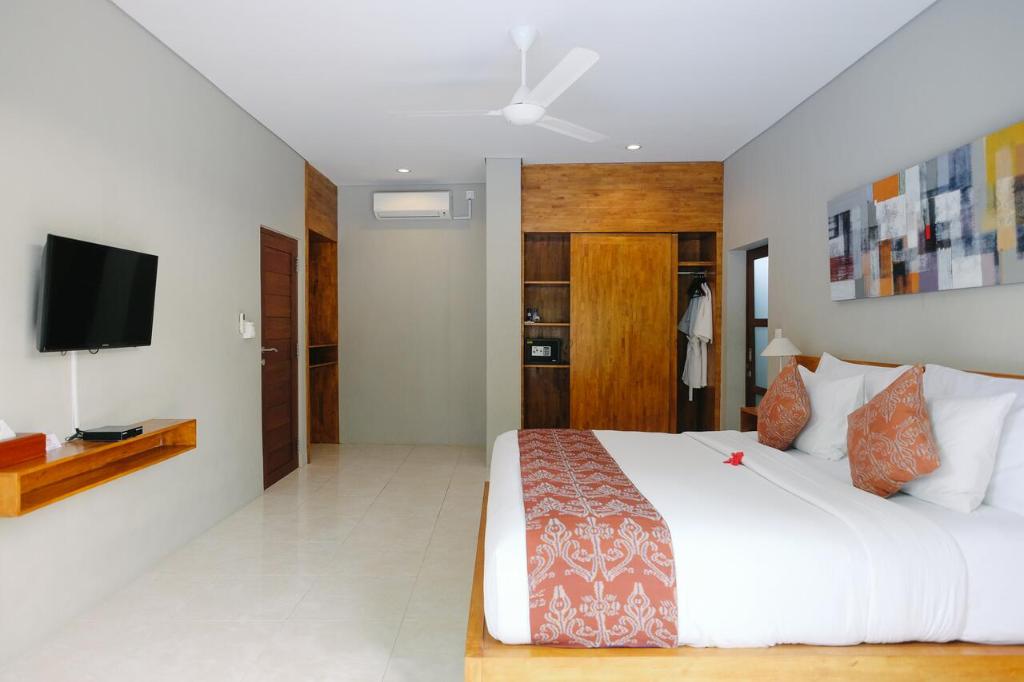 Bedroom with TV at Sativa Villas Ubud 