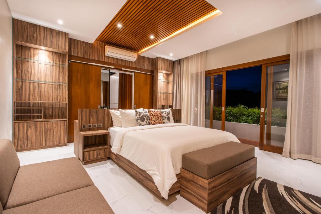 Bedroom with Balcony at Amarta Villa