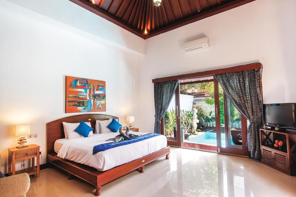 Bedroom with AC at Villa Ayu