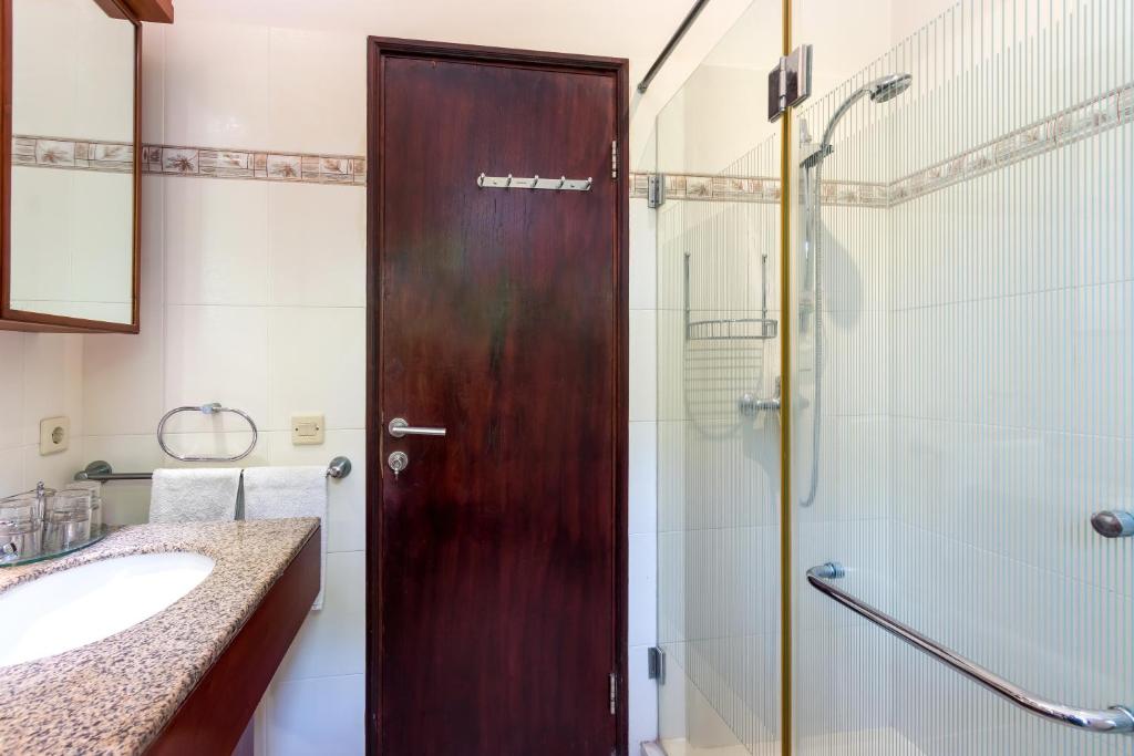 Shower with bedroom at Villa Bahagia Bali