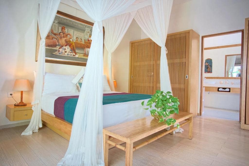 Bedroom with wash room at Villa Bali Asri Batubelig