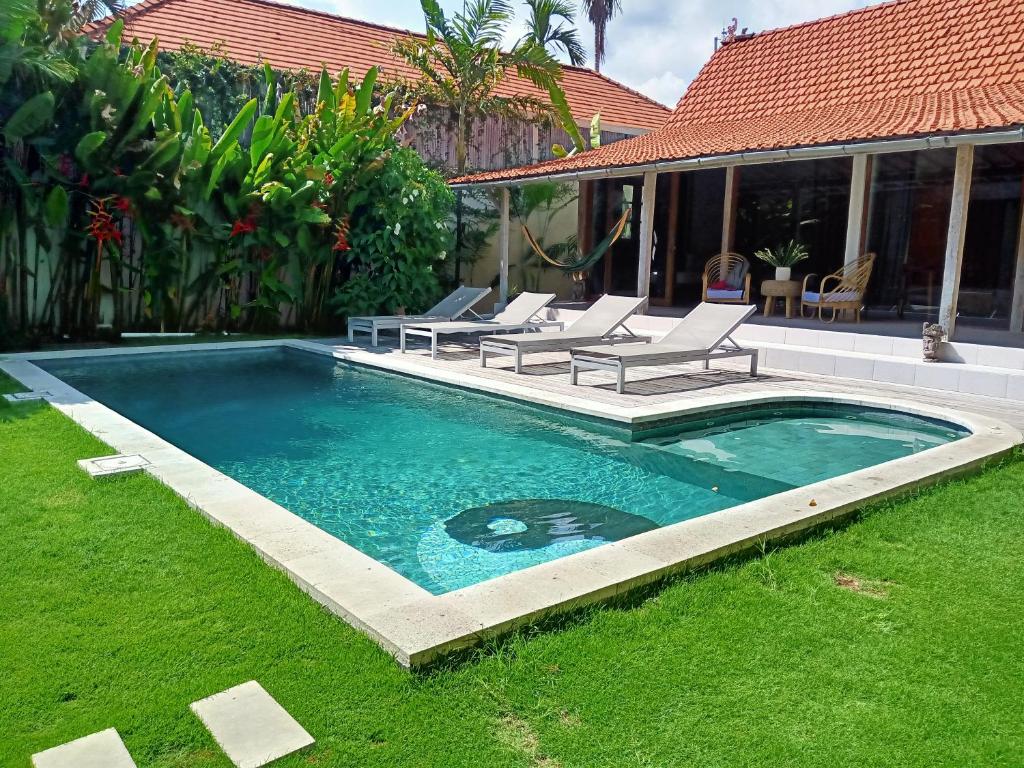 Swimming pool at Villa Balimasan