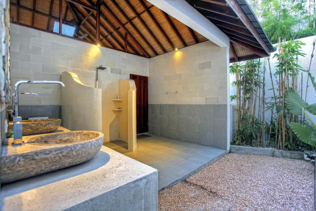 Wash room at Villa Esperanto Seminyak