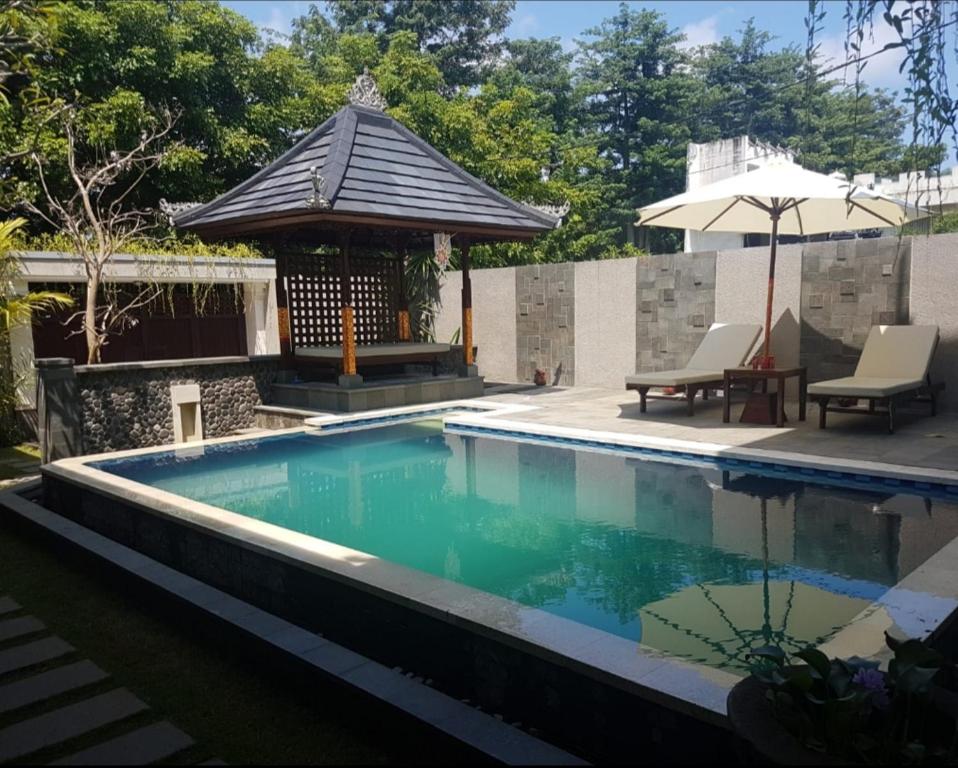 Swimming pool at Villa Megaraya
