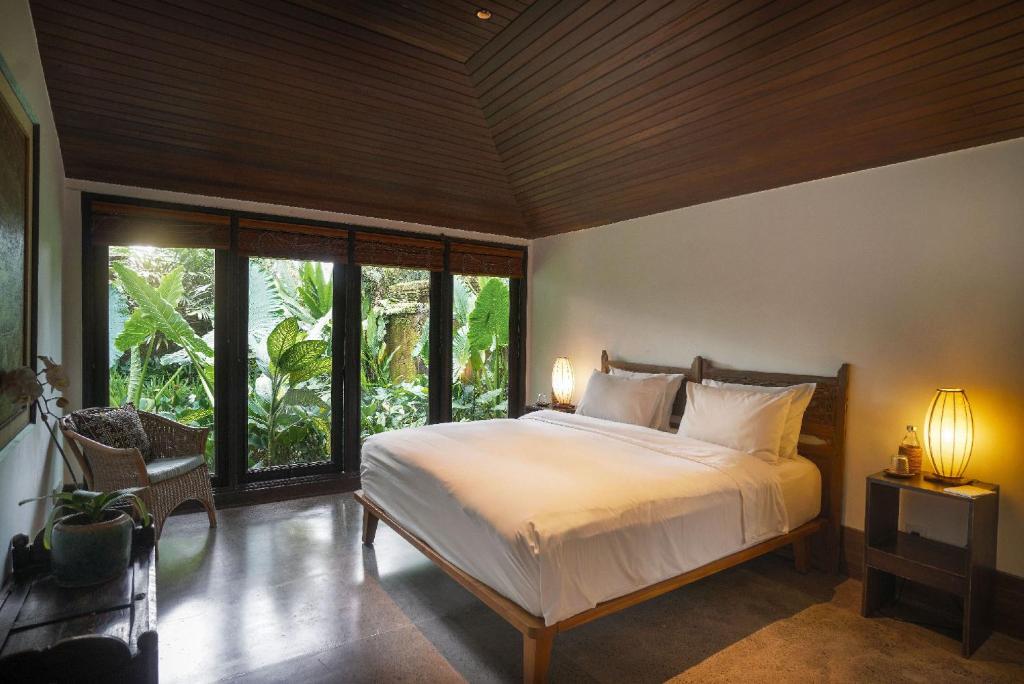 Bedroom with AC at Villa Puri Tupai 