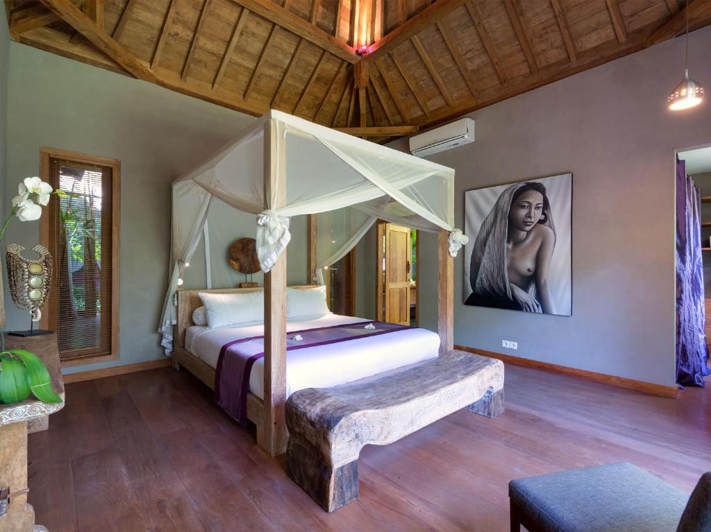 Bedroom with AC at Villa Shambala