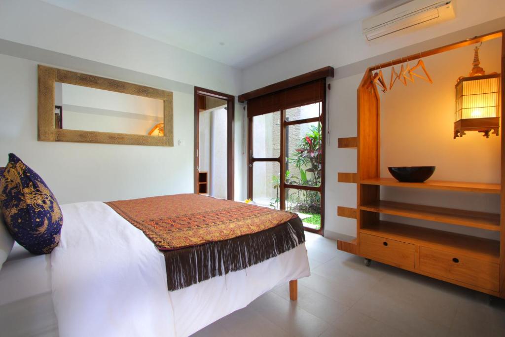 Side bed at Bracha Villas Bali 