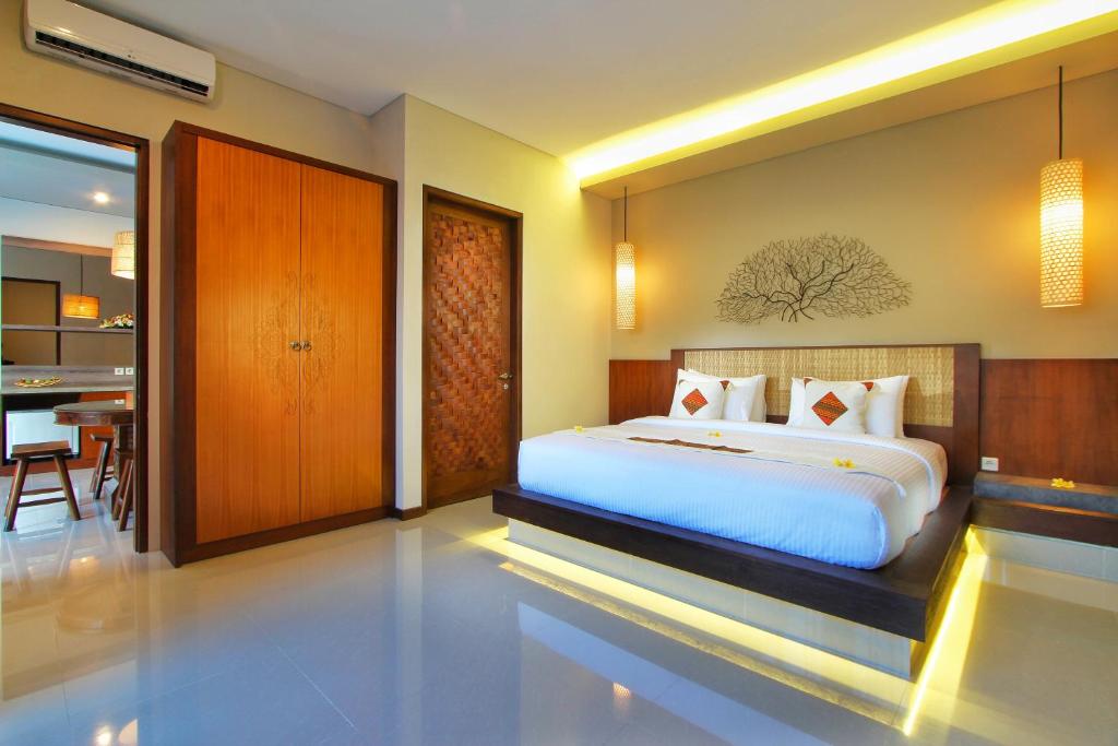 Bedroom with AC at Maharaja Villas 
