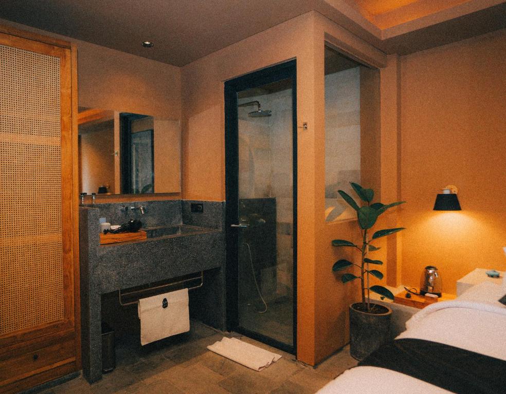 loji nyanyi suite bedroom 5