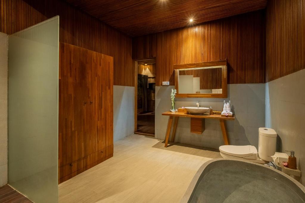 ulon ubud villa bathroom