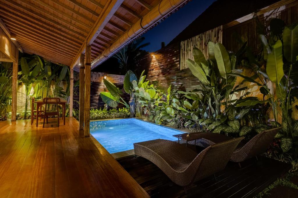 ulon ubud villa pool 2