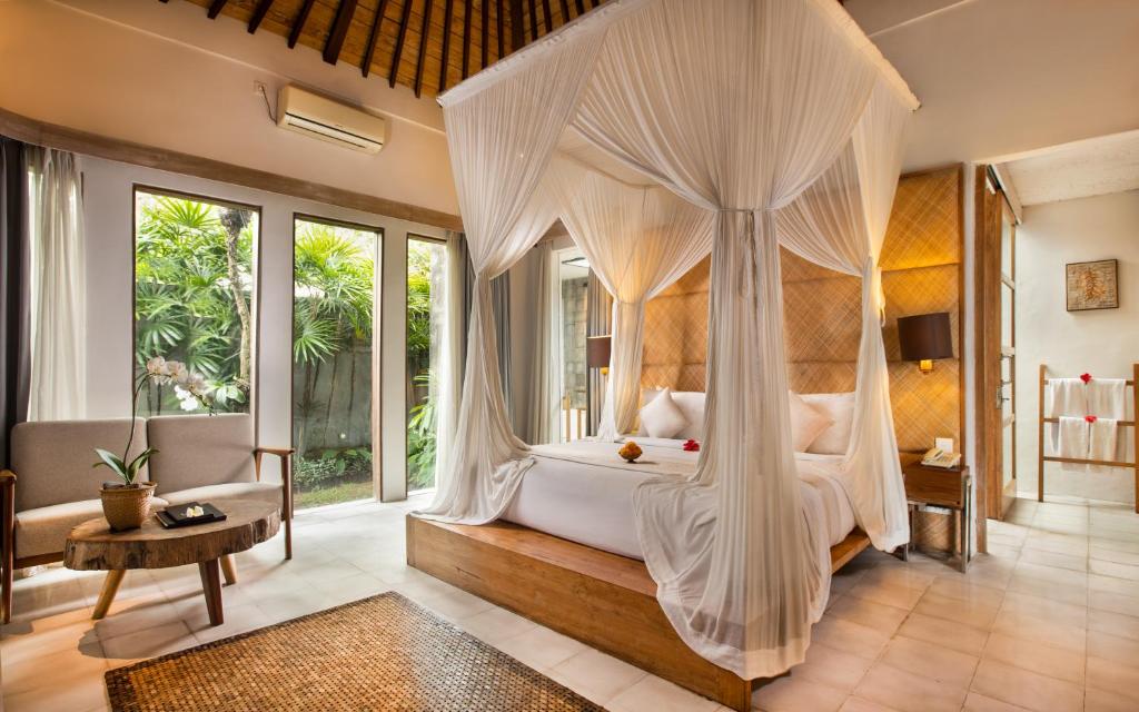 villa kayu bedroom