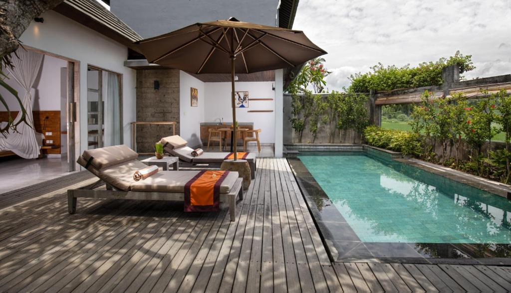 villa kayu pool 2