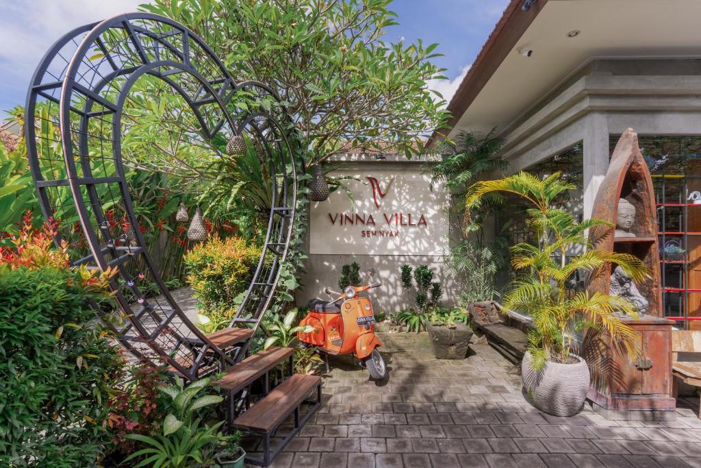 vinna villa seminyak entrace