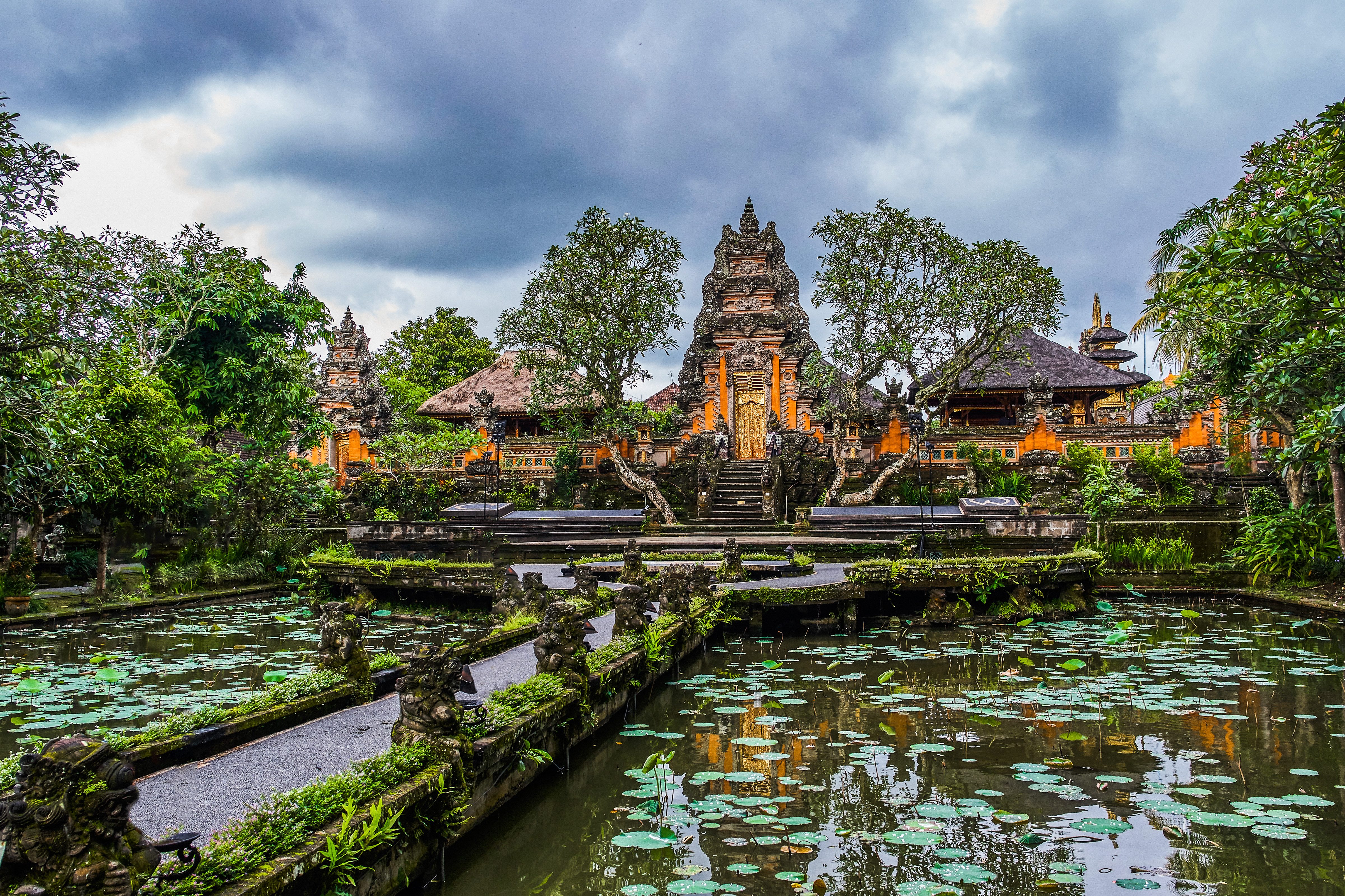 Pura Taman Saraswati