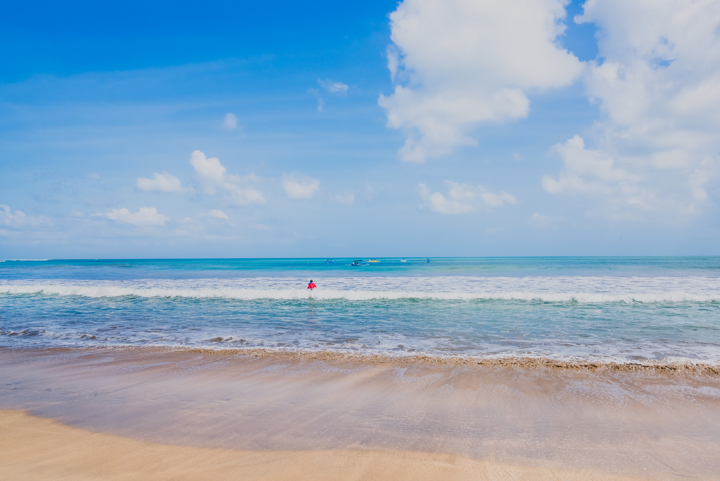 Ocean waves crashing on the beach