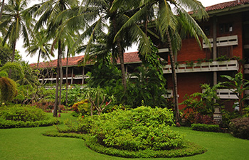 Family-friendly resort with lawn and tropical gardens