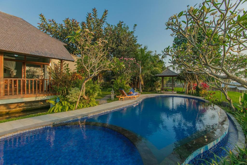 Garden villa with curved pool and landscaping