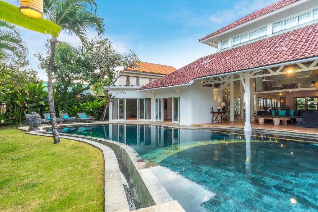 Villa with garden pool