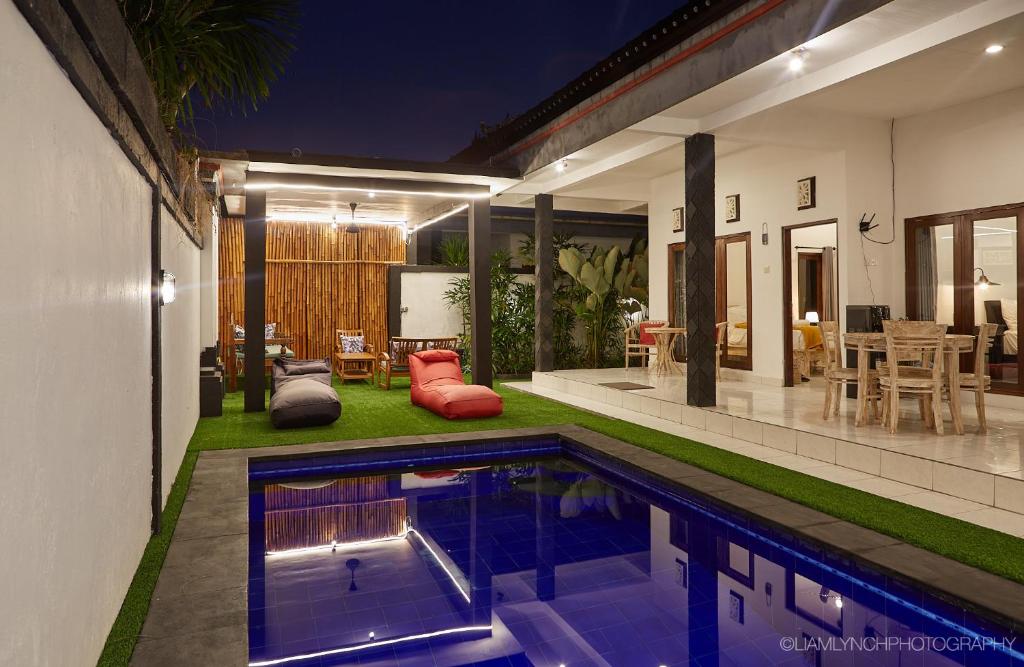 Villa with pool and lounge