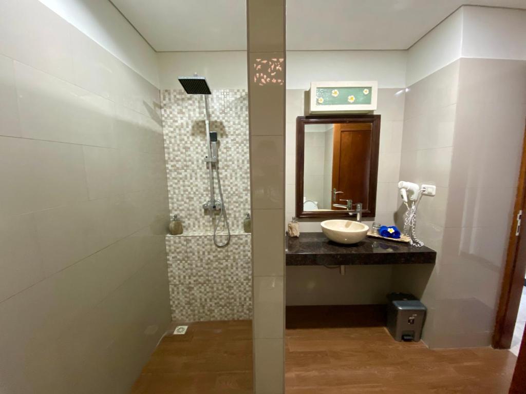 puri wirata bathroom
