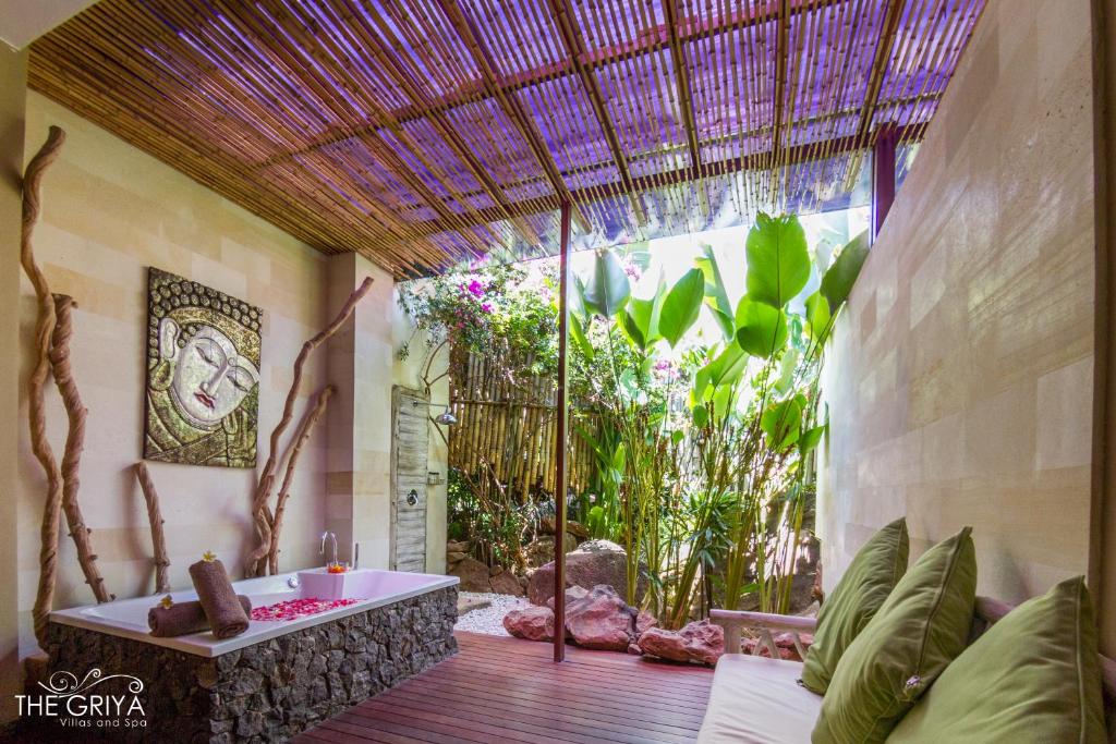 griya villas bathtub