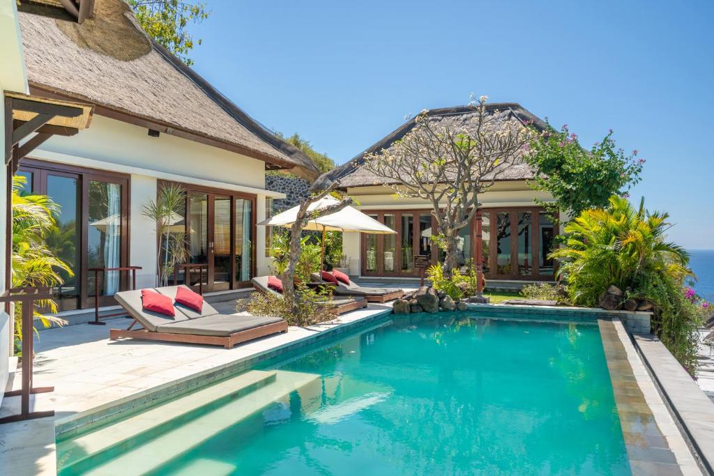 Villa with private pool and garden