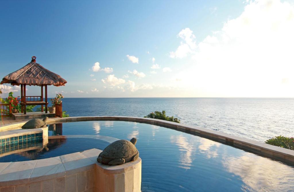 Infinity pool with ocean view