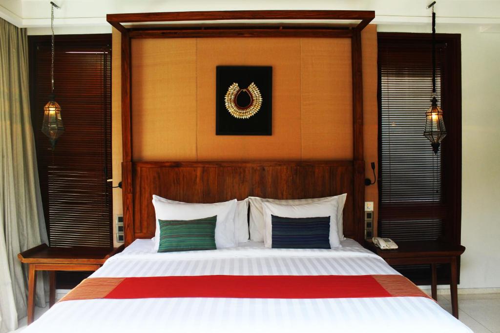 Bedroom with traditional wooden design