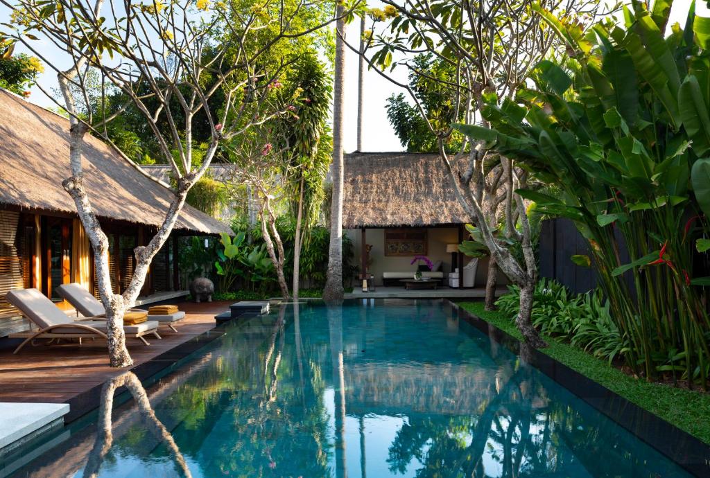 kayumanis villa pool