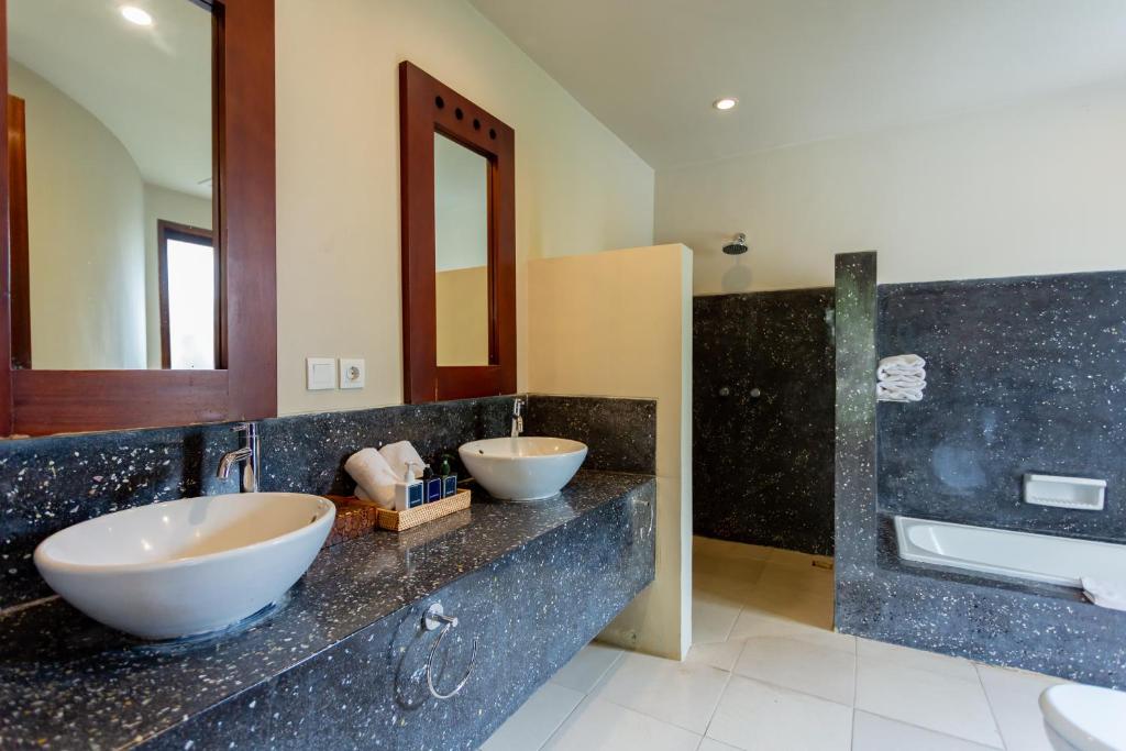 mutiara villa bathroom