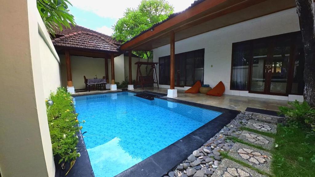 Private villa with pool and patio